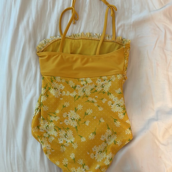 Girls daisy printed swimsuit - Picture 2 of 2